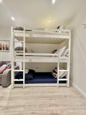 Flat B Garrat Lane